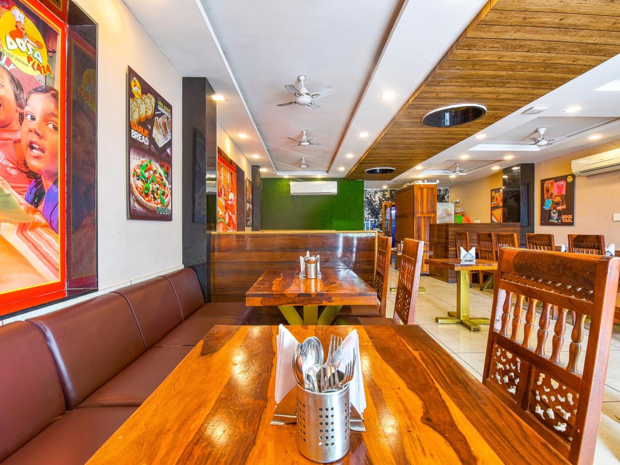 Hotel Dosa Plaza Udaipur Buitenkant foto